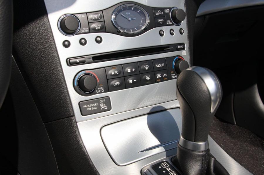  Infiniti G37 Convertible 2008 года  (фото 31 из 57)